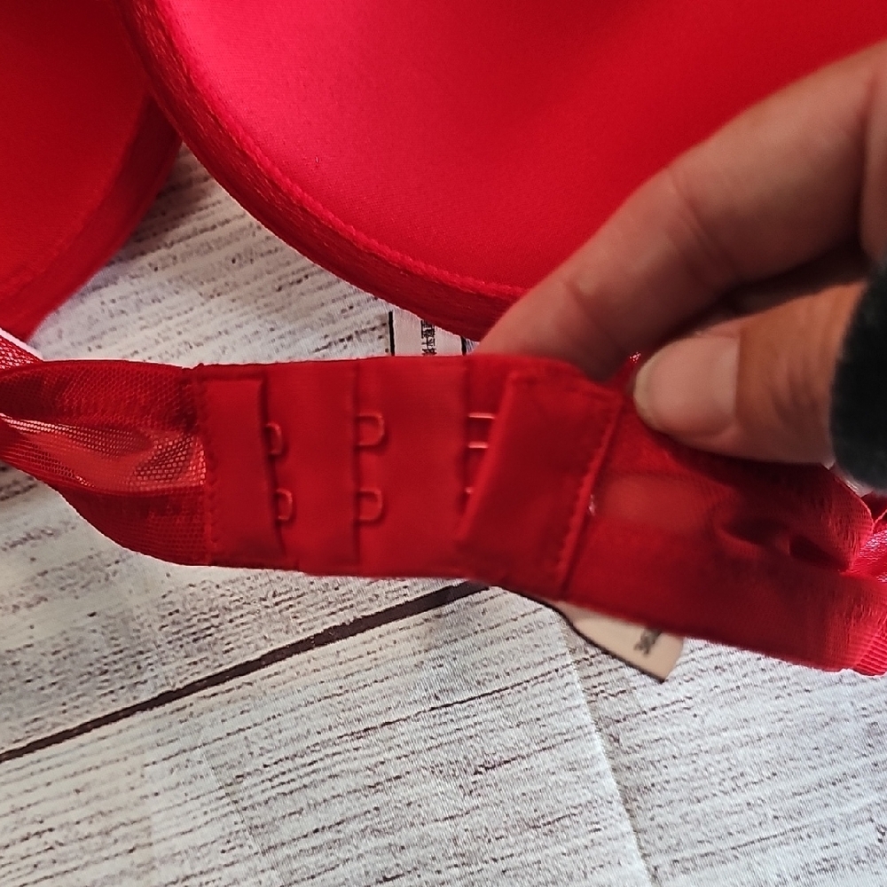 NWT Victoria's Secret 36D Red/Gold Full Coverage Bra with Adjustable Straps - Picture 8 of 9